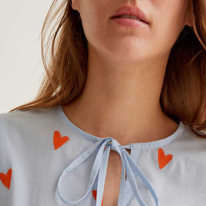 BLUSA - Compañía Fantástica, Bordado de corazones