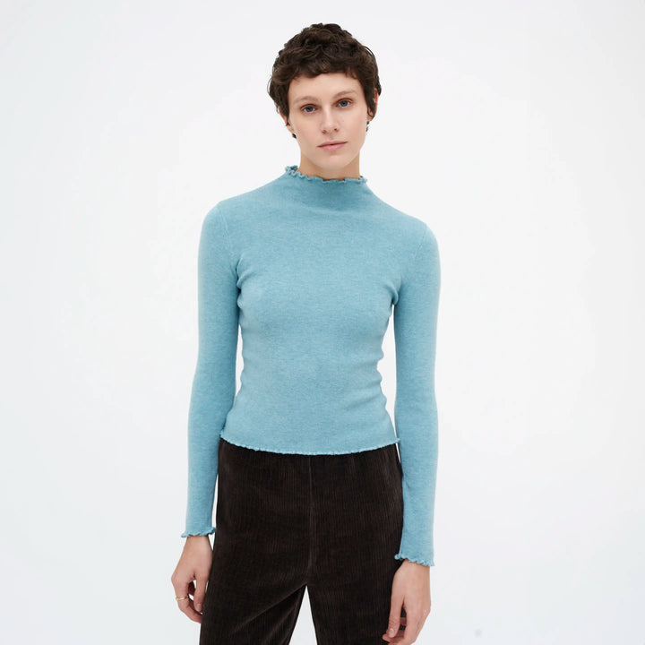 TOP - Wild Pony, Cuello perkins canalé azul.