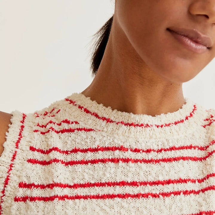 TOP- Compañía Fantástica, Punto texturizado con rayas rojas