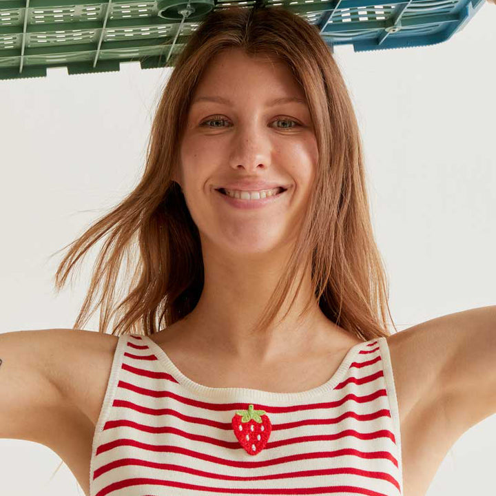 TOP - Compañía Fantástica, Rayas blanco y rojo con bordado de fresa