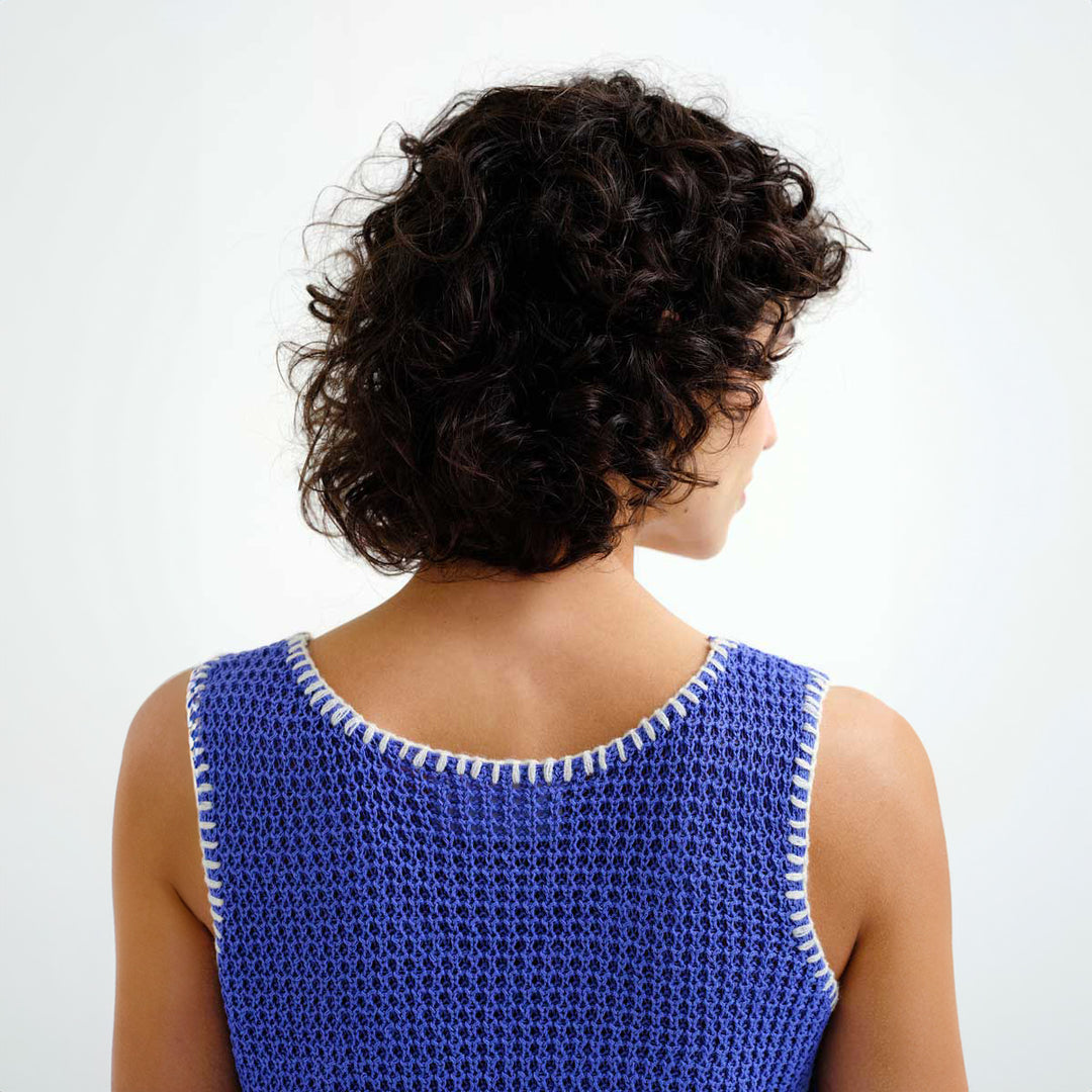 TOP - Compañía Fantástica, Punto calado azul con detalles bordados en blanco