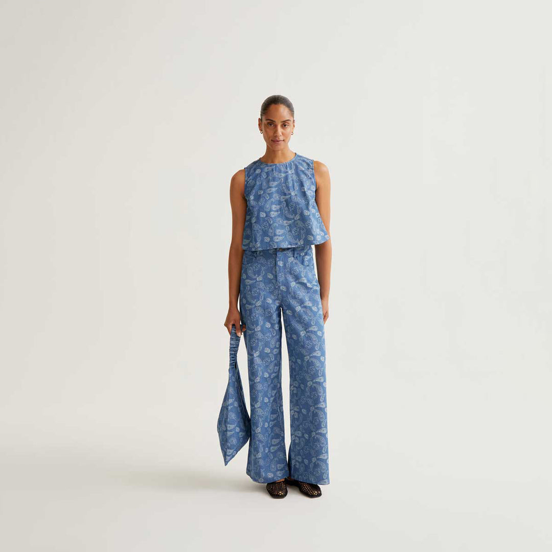 TOP - Compañía Fantástica, Vaquero azul con estampado Paisley