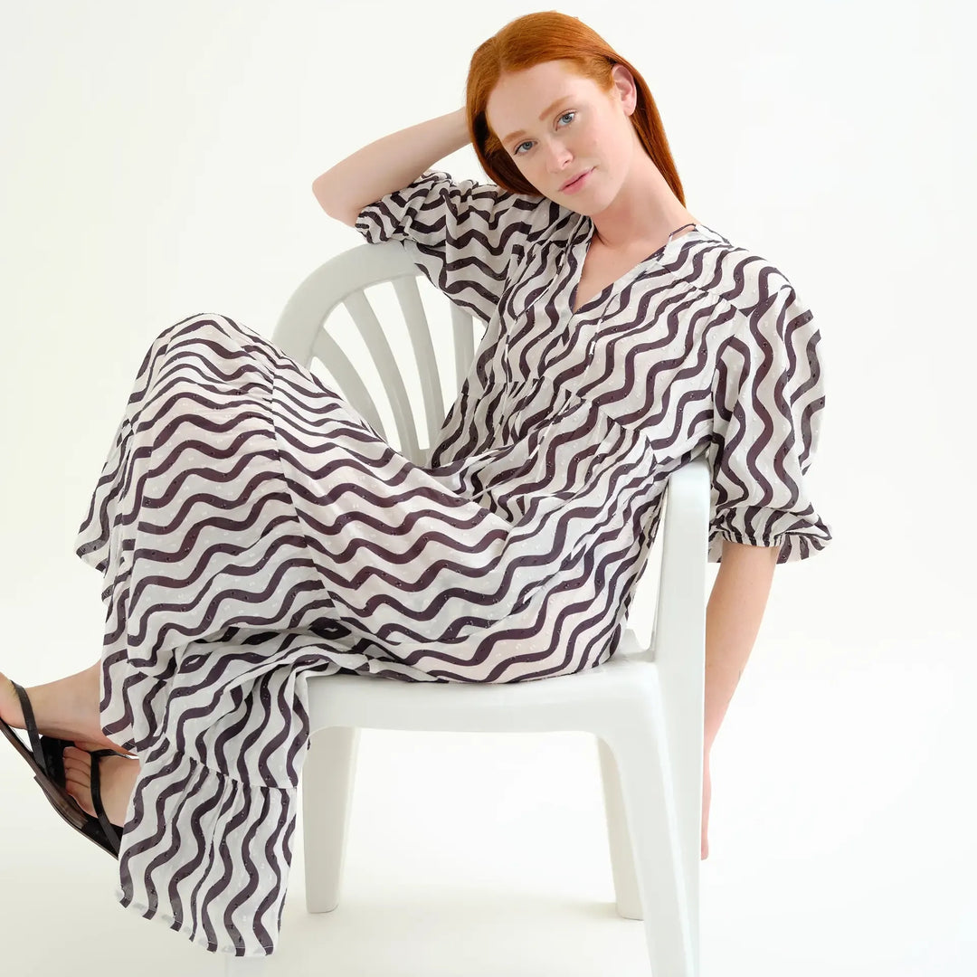 VESTIDO - Compañía Fantástica, Largo Playero con estampado Wave Black & White