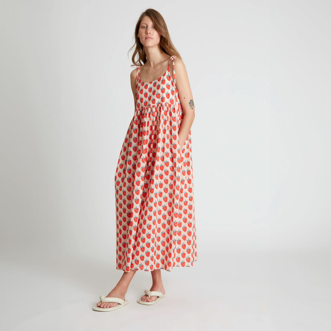 VESTIDO - Compañía Fantástica, Largo tirantes estampado Strawberry Beach