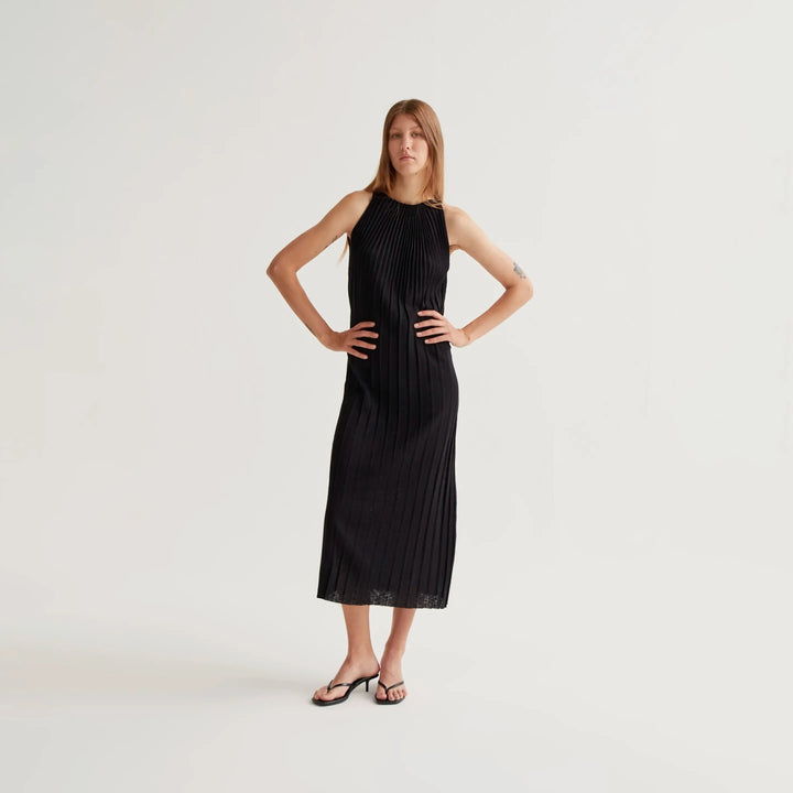 VESTIDO - Compañía Fantástica, Largo Plisado Negro