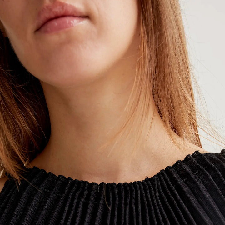 VESTIDO - Compañía Fantástica, Largo Plisado Negro