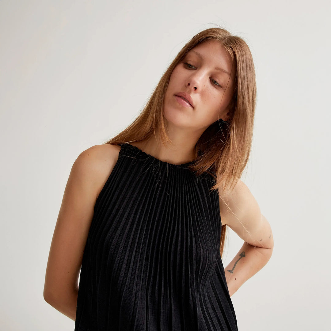 VESTIDO - Compañía Fantástica, Largo Plisado Negro