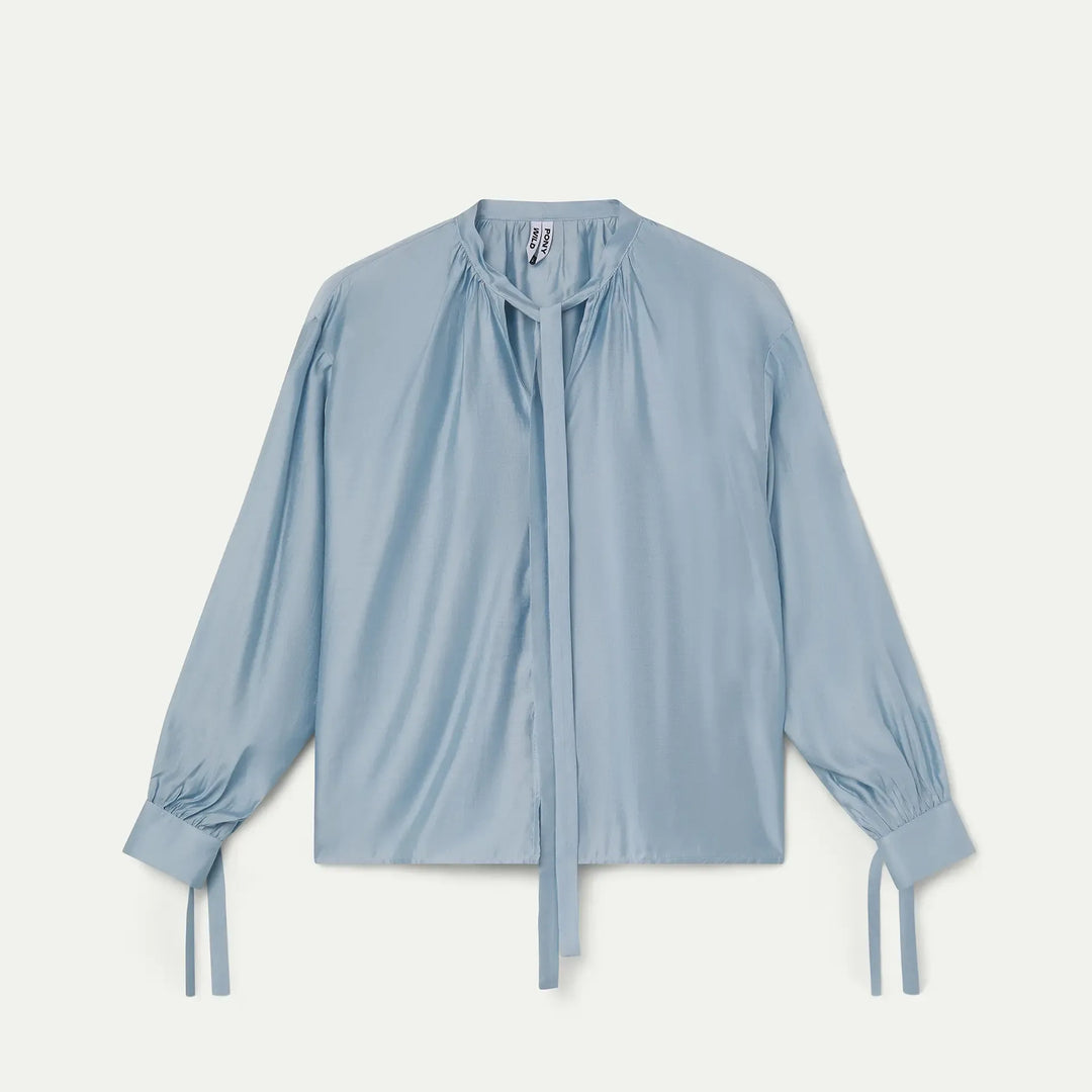 CAMISA - Wild Pony, Satén azul claro con detalle lazado