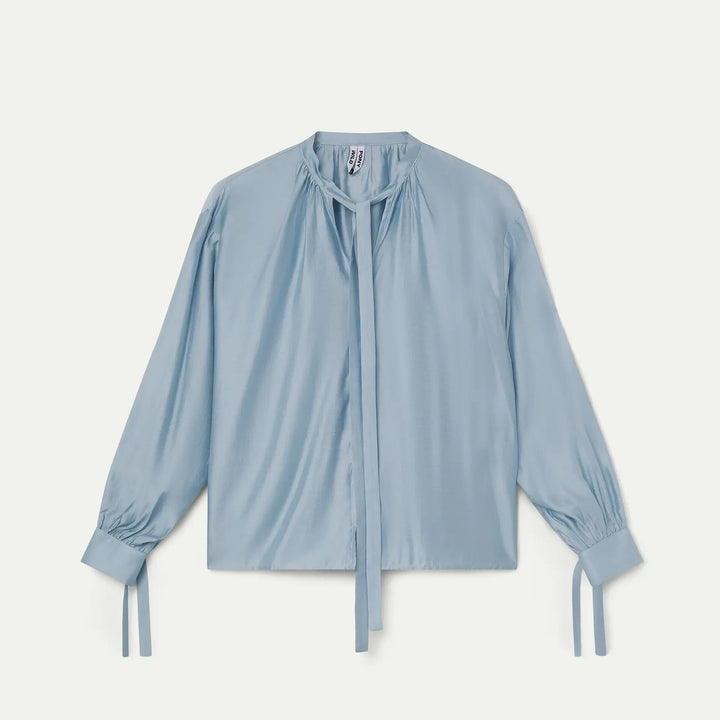 CAMISA - Wild Pony, Satén azul claro con detalle lazado