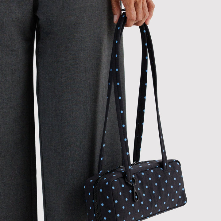 Small Nylon Bowler Bag Black and Sky Blue Micro Dot de Baggu – foto 3