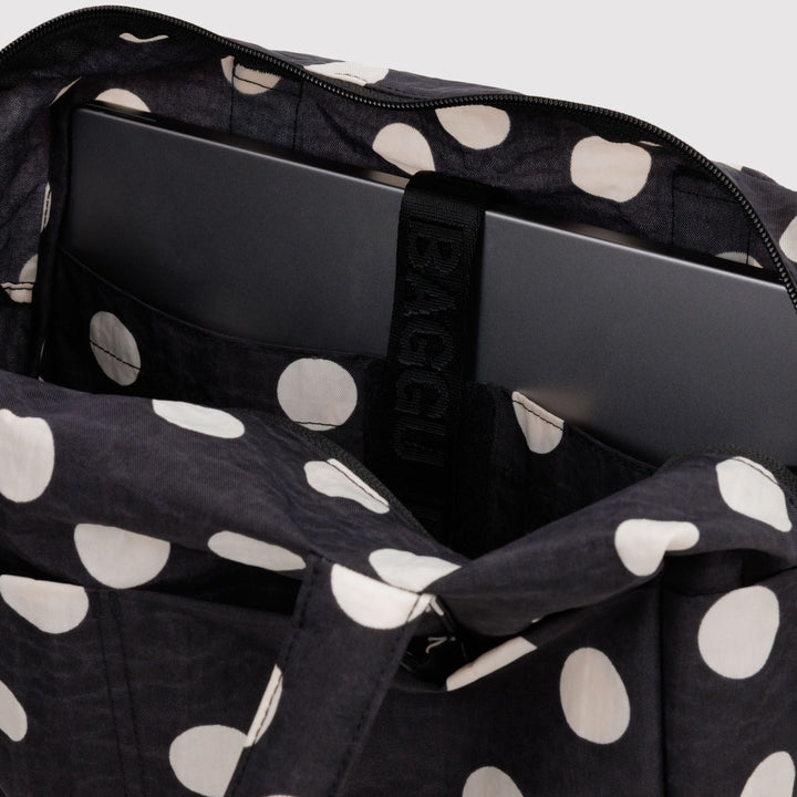 Everyday Cloud Bag Black and Cream Polka Dot de Baggu – foto 3