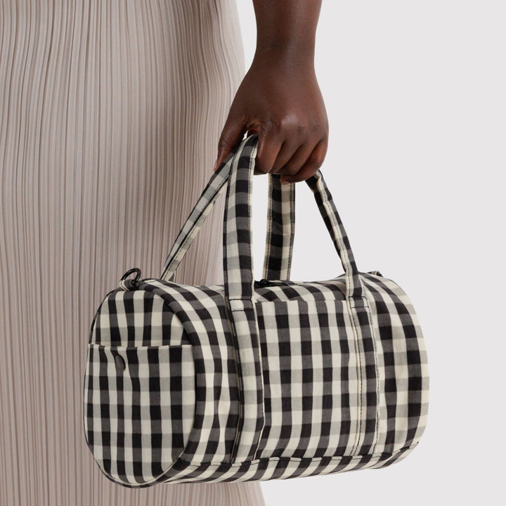 Nylon Duffle Bag Black and Cream Gingham de Baggu – foto 3