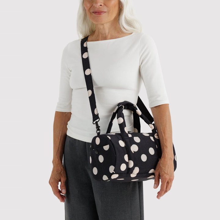 Nylon Duffle Bag Black and Cream Polka Dot de Baggu – foto 2