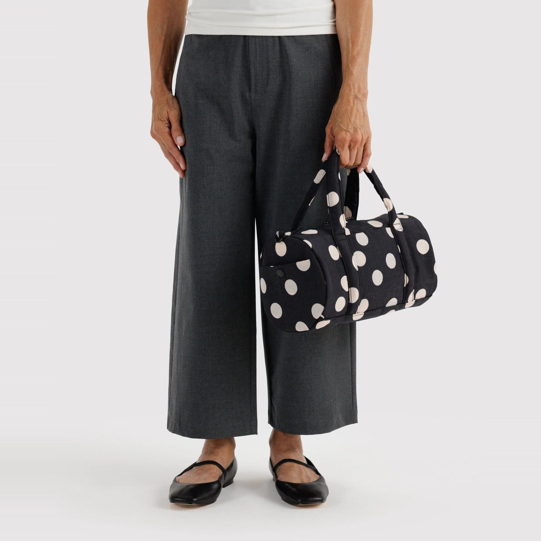 Nylon Duffle Bag Black and Cream Polka Dot de Baggu – foto 3