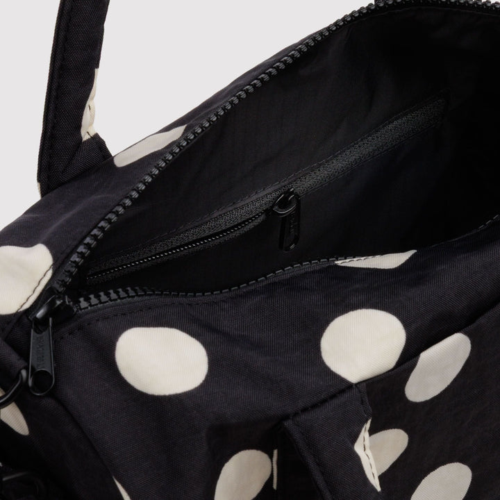 Nylon Duffle Bag Black and Cream Polka Dot de Baggu – foto 5