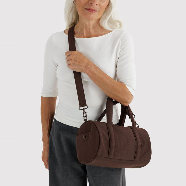 Nylon Duffle Bag Coffee de Baggu – foto 2
