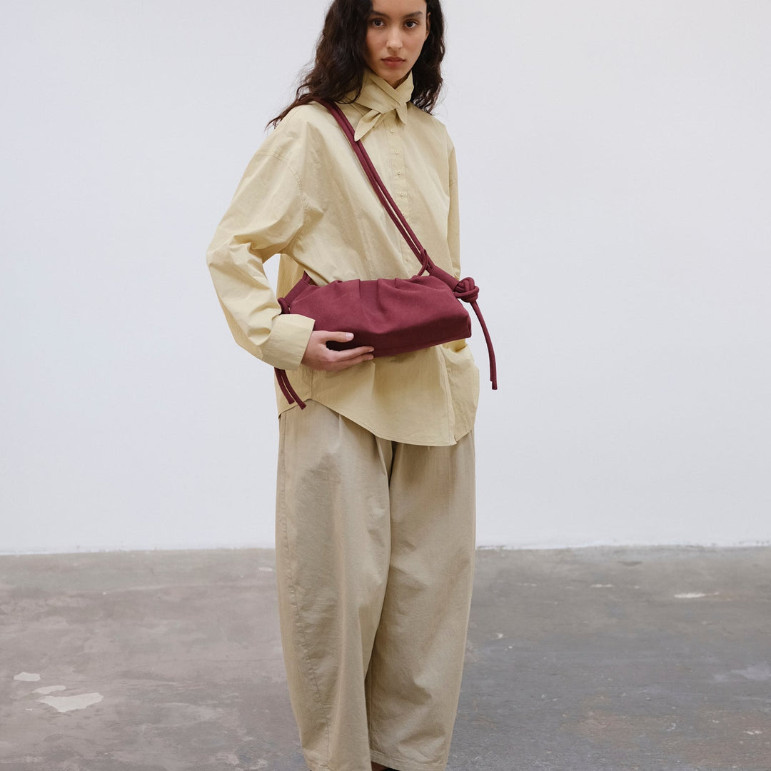 Bolso Dumpling Bag Suede Cherry Red de Ölend – foto 4