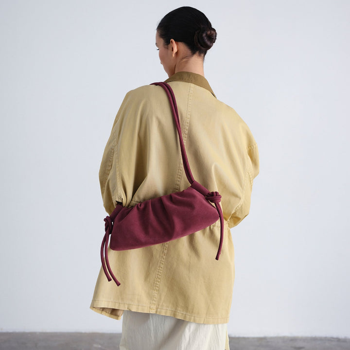 Bolso Dumpling Bag Suede Cherry Red de Ölend – foto 5