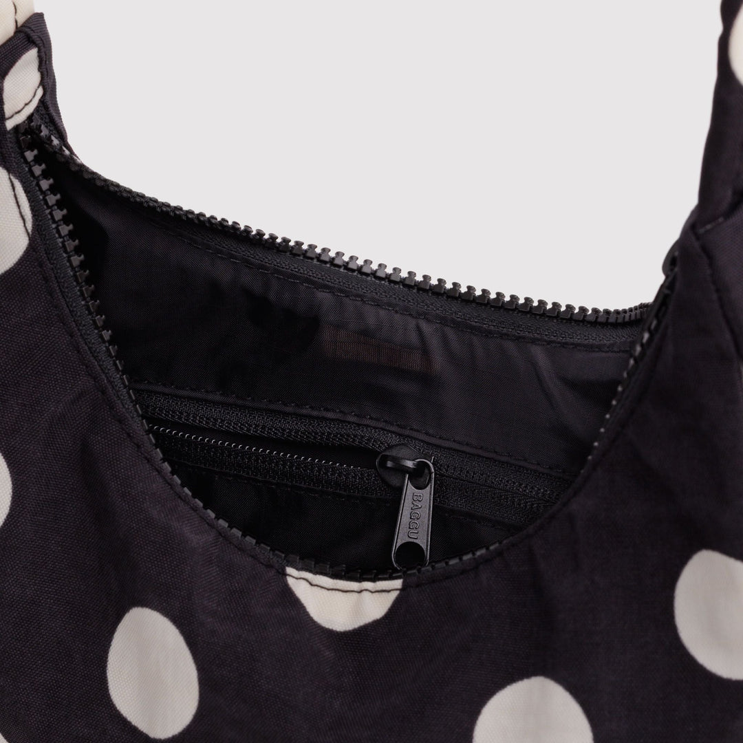 Mini Nylon Shoulder Bag Black and Cream Polka Dot de Baggu – foto 4