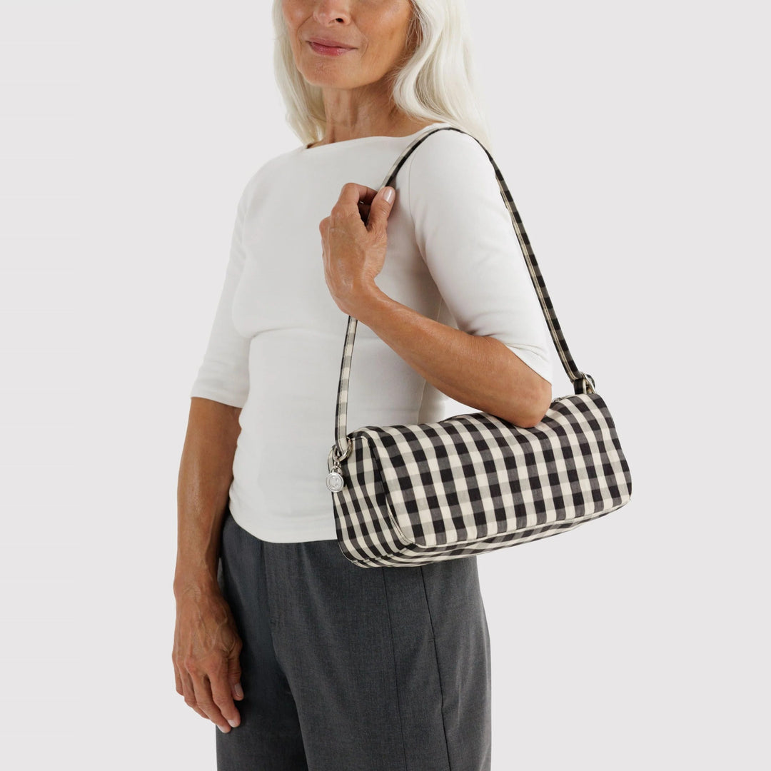 Nylon Loaf Bag Black and Cream Gingham de Baggu – foto 2