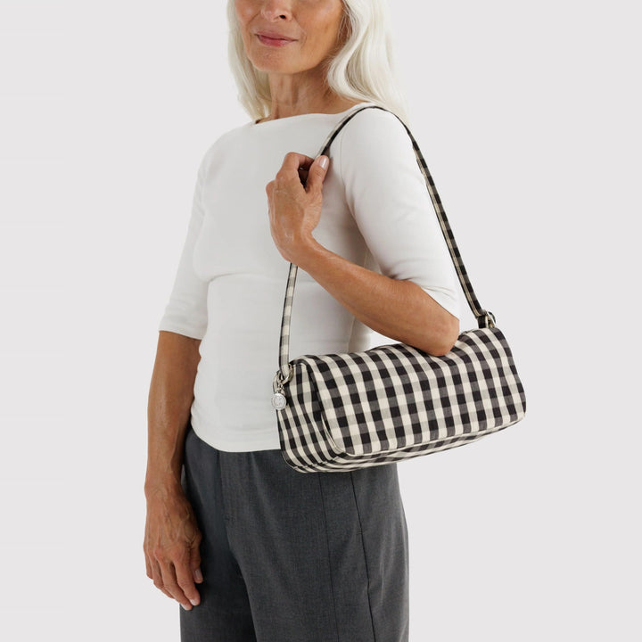 Nylon Loaf Bag Black and Cream Gingham de Baggu – foto 2