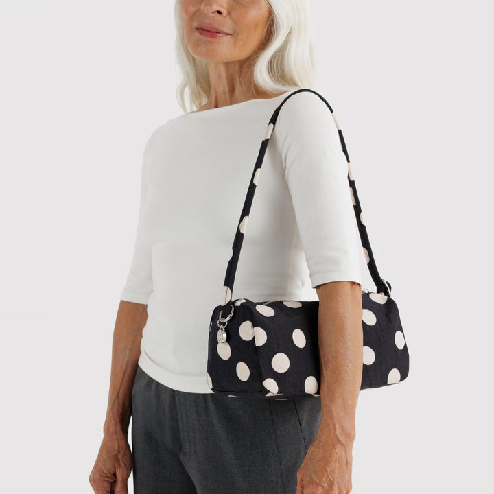 Nylon Loaf Bag Black and Cream Polka Dot de Baggu – foto 2