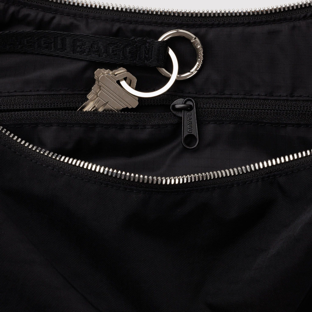 Medium Nylon Crescent Bag Studs de Baggu – foto 3