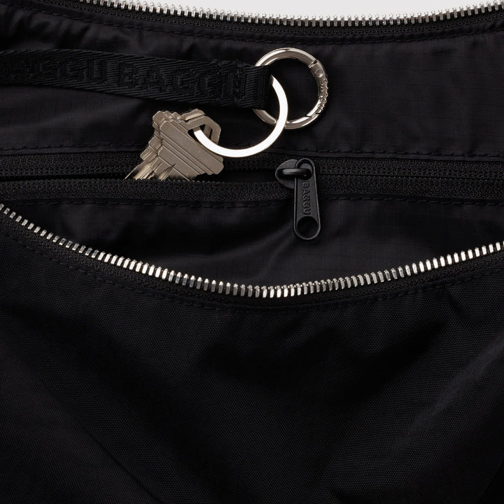 Medium Nylon Crescent Bag Studs de Baggu – foto 3