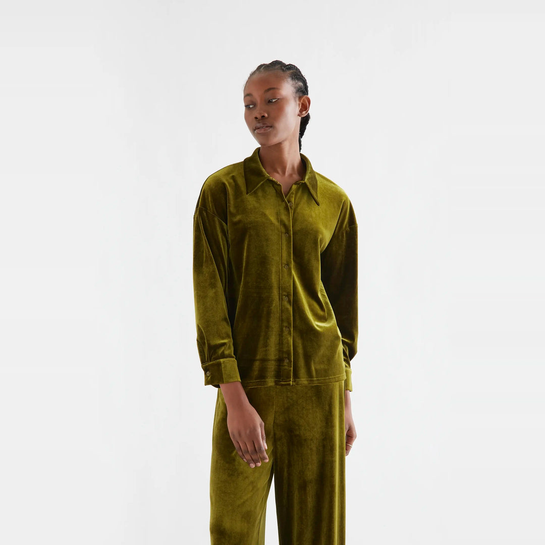 Camisa terciopelo verde oliva de Compañía Fantástica para mujer – foto 1