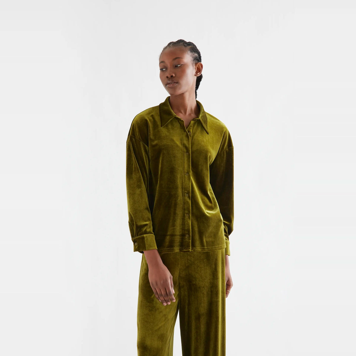 Camisa terciopelo verde oliva de Compañía Fantástica para mujer – foto 1