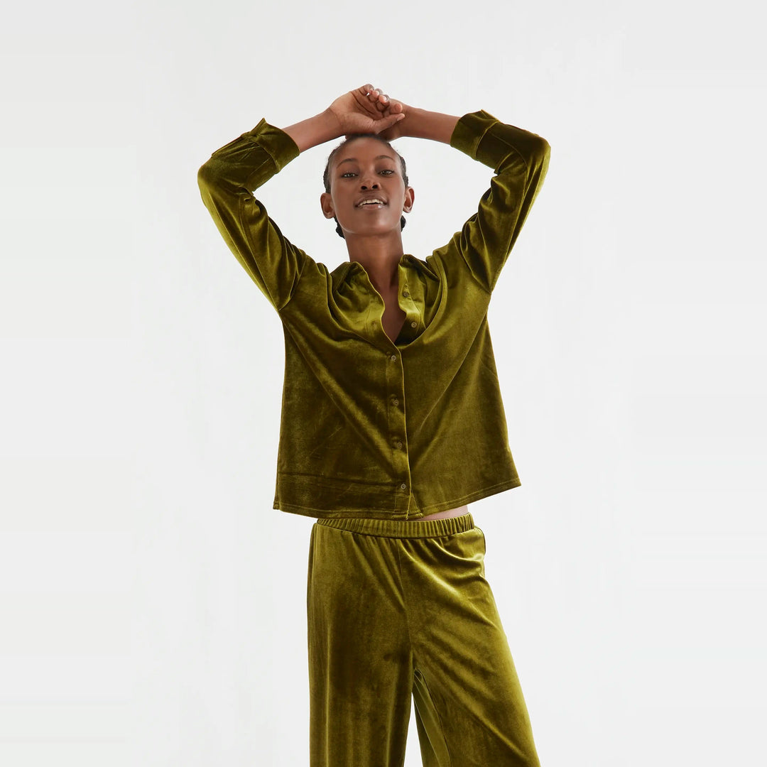 Camisa terciopelo verde oliva de Compañía Fantástica para mujer – foto 5