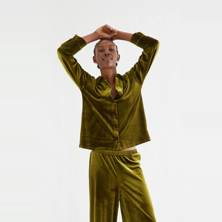 Camisa terciopelo verde oliva de Compañía Fantástica para mujer – foto 5