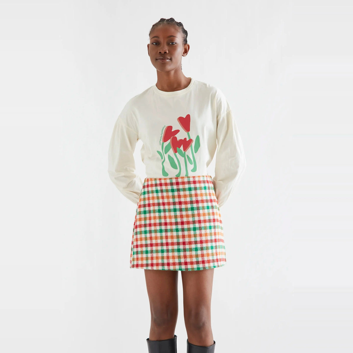 Camiseta algodón blanco roto con corazones de Compañía Fantástica para mujer – foto 1