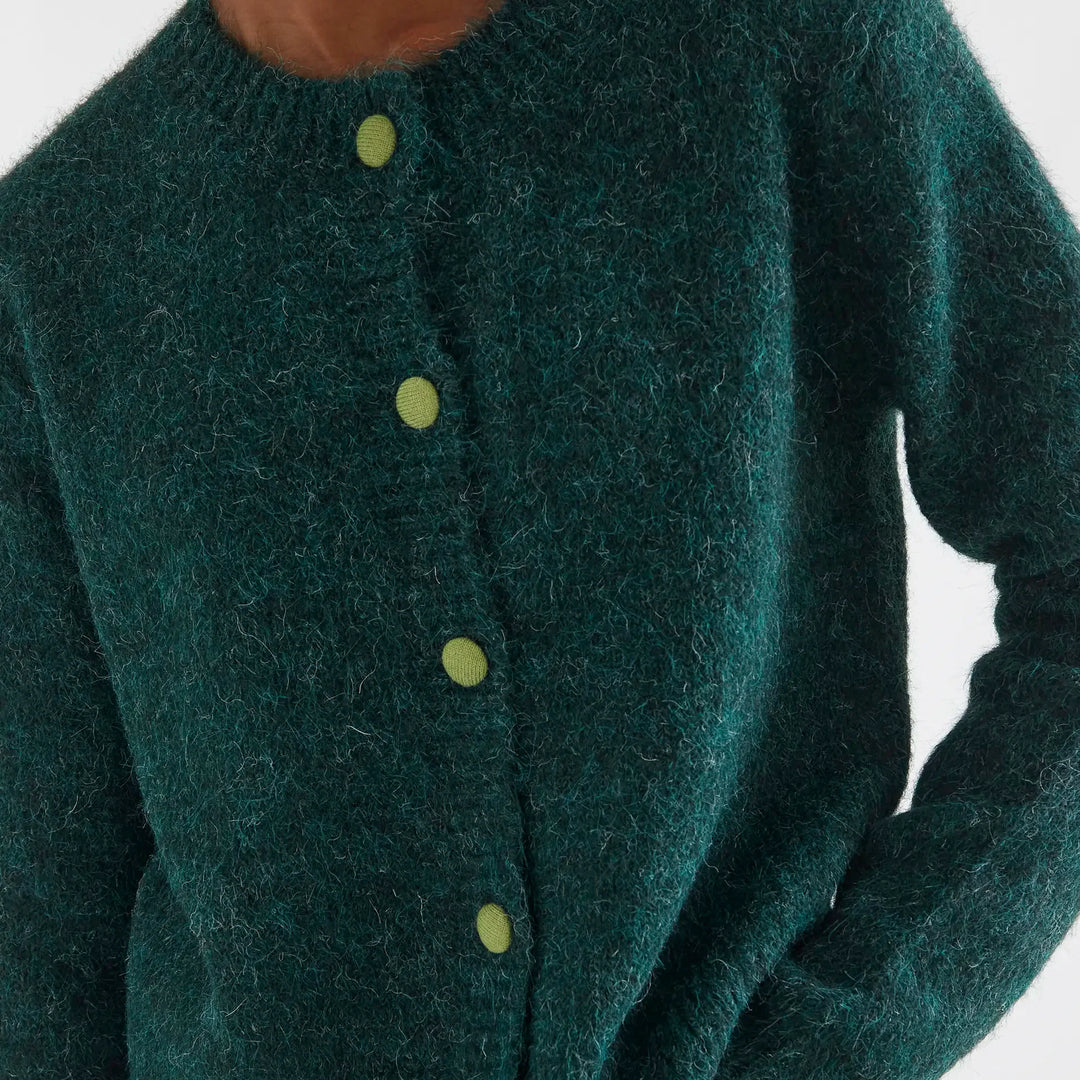 Cárdigan punto verde oscuro con botones verde claro de Compañía Fantástica para mujer – foto 3