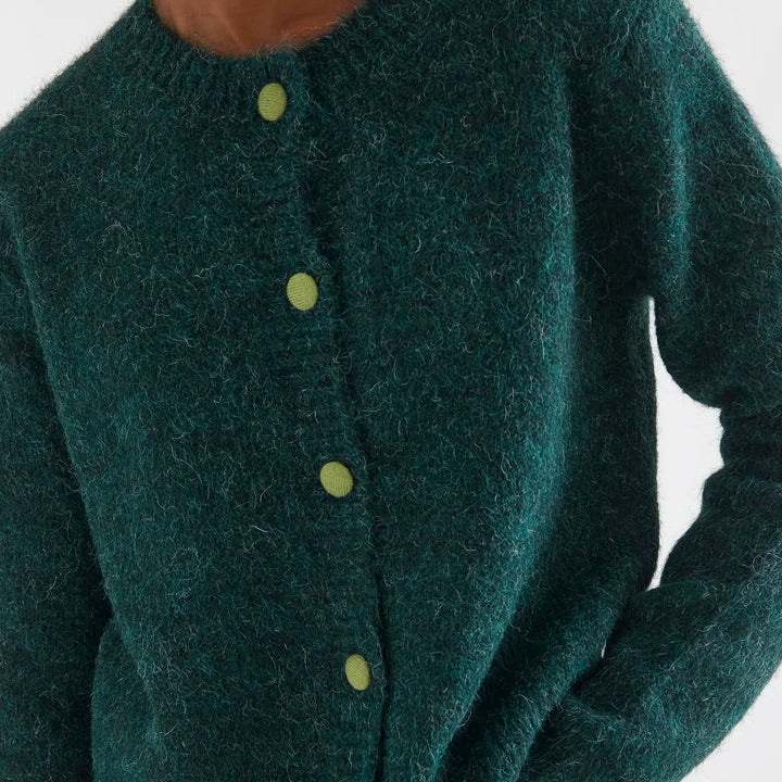 Cárdigan punto verde oscuro con botones verde claro de Compañía Fantástica para mujer – foto 3