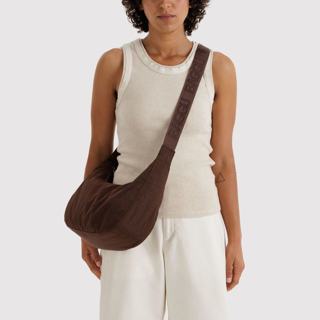 BOLSO - Baggu, Coffee Medium Nylon Crescent Bag