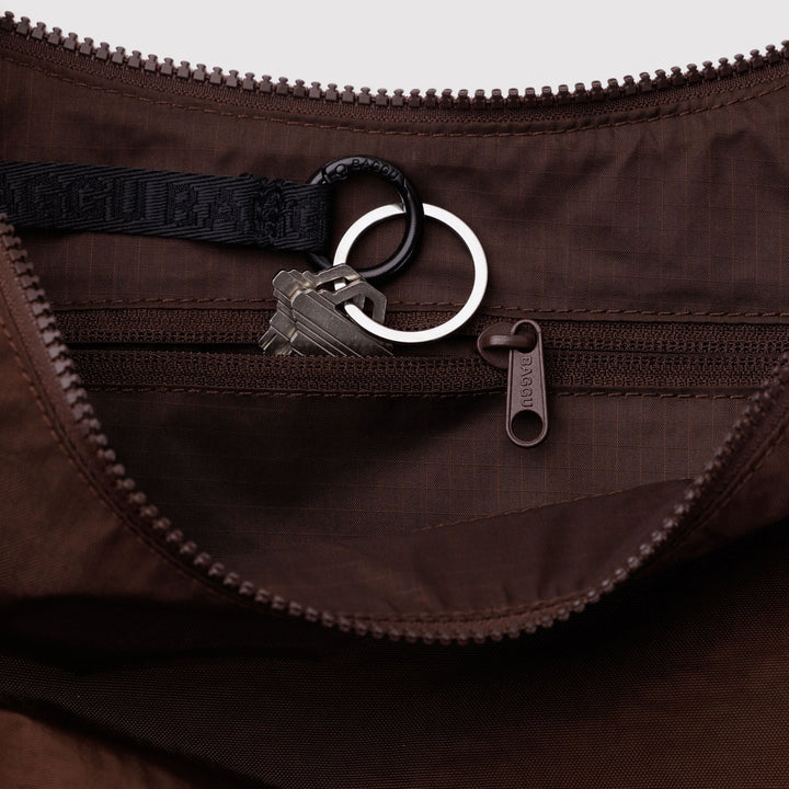 BOLSO - Baggu, Coffee Medium Nylon Crescent Bag