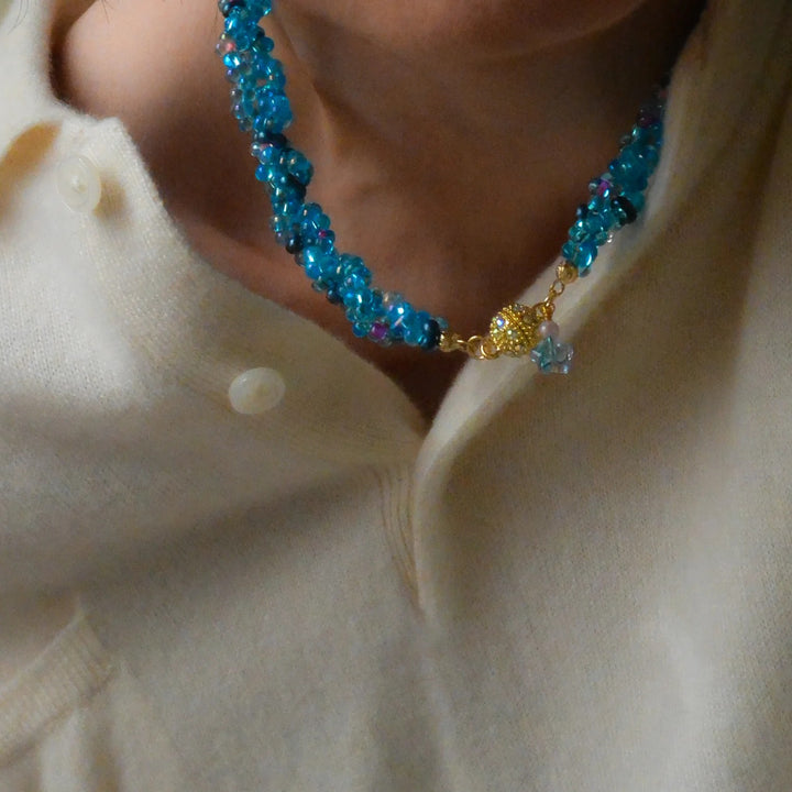 COLLAR - Glimmering, Matilda azul