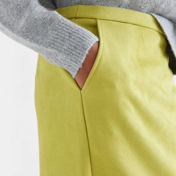 Falda midi de ante verde manzana de Compañía Fantástica para mujer – foto 3