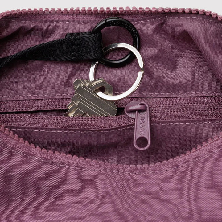 BOLSO - Baggu, Wild Plum Small Nylon Crescent Bag