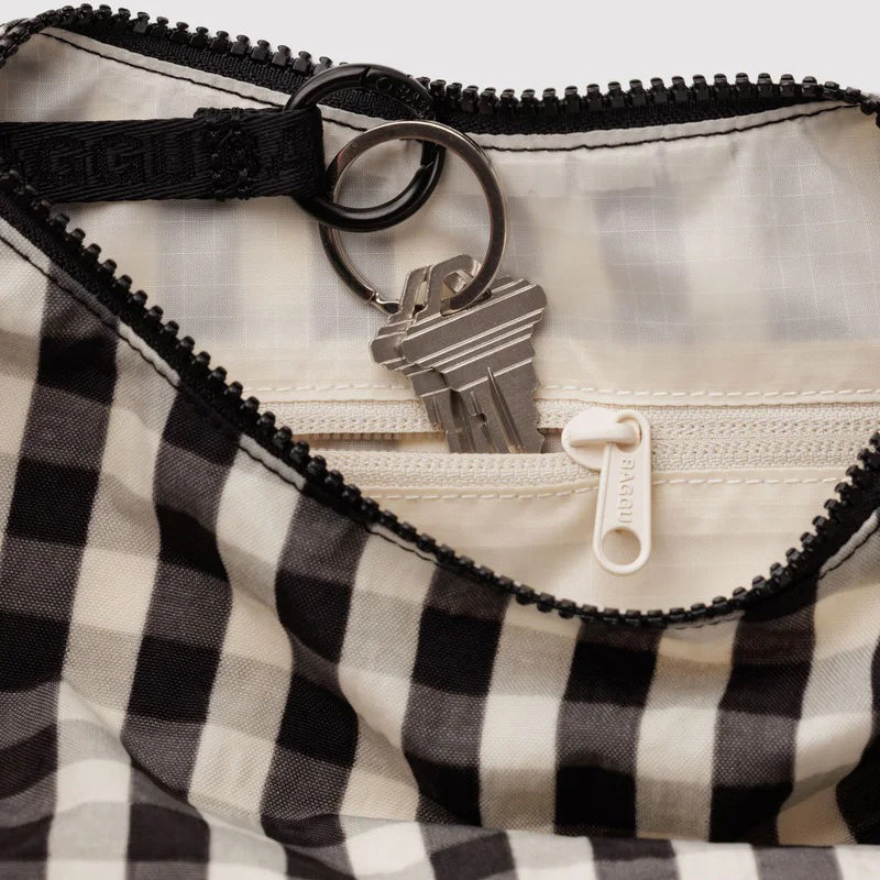 BOLSO - Baggu, Black And Cream Gingham Small Nylon Crescent Bag