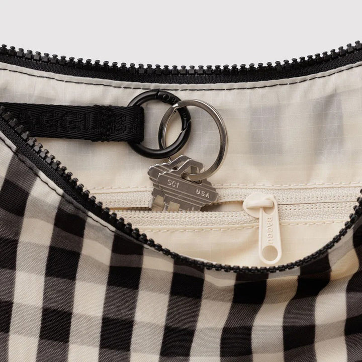 BOLSO - Baggu, Black And Cream Gingham Medium Nylon Crescent Bag