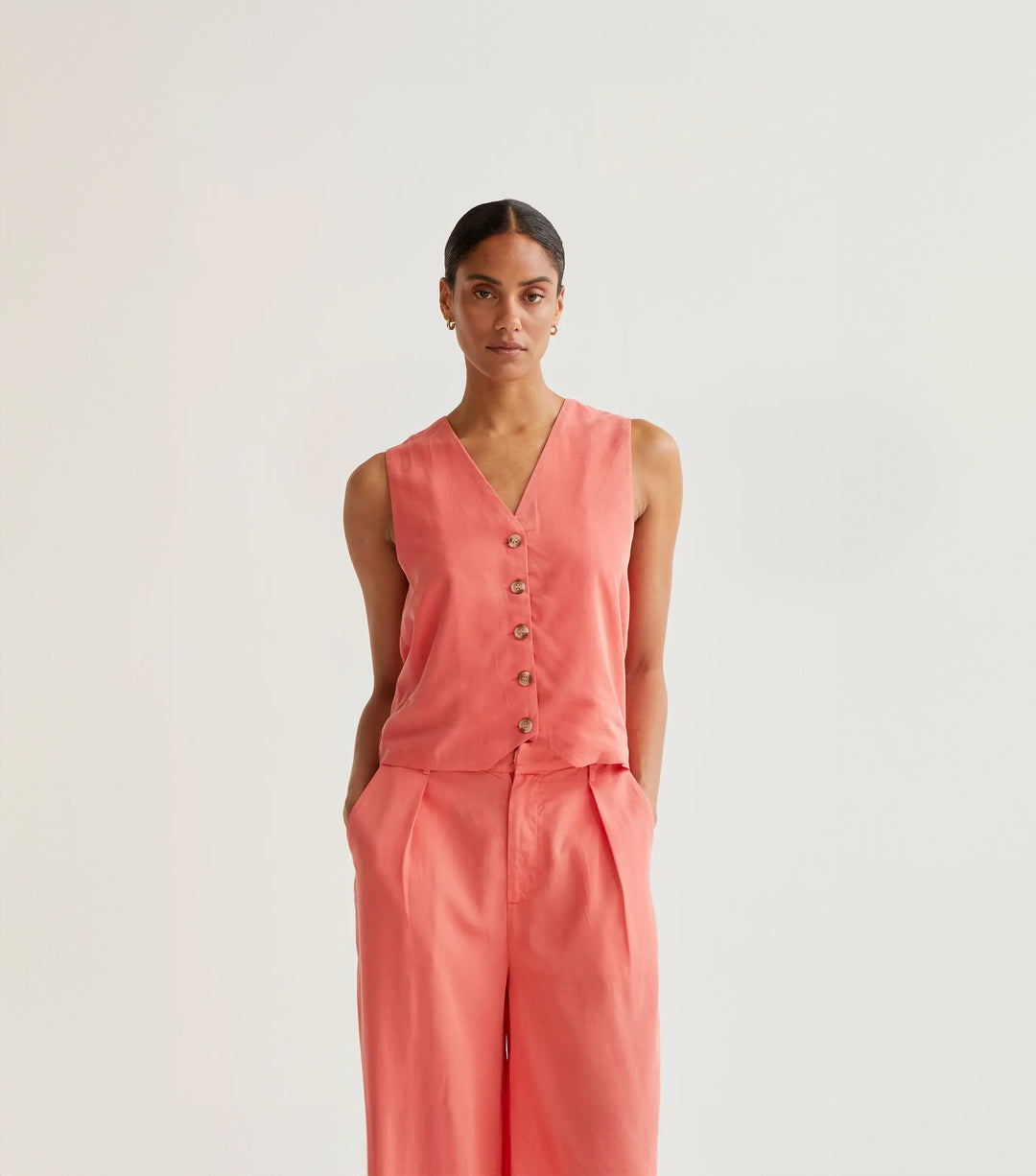 CHALECO - Wild Pony, Escote Pico Coral