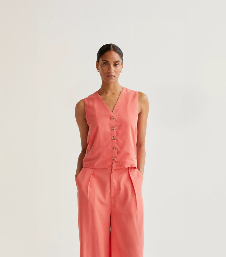 CHALECO - Wild Pony, Escote Pico Coral