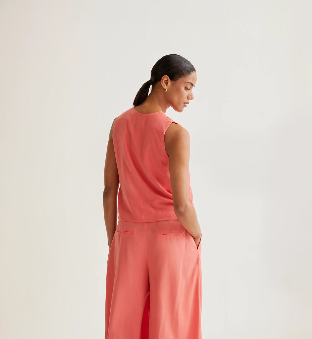 CHALECO - Wild Pony, Escote Pico Coral