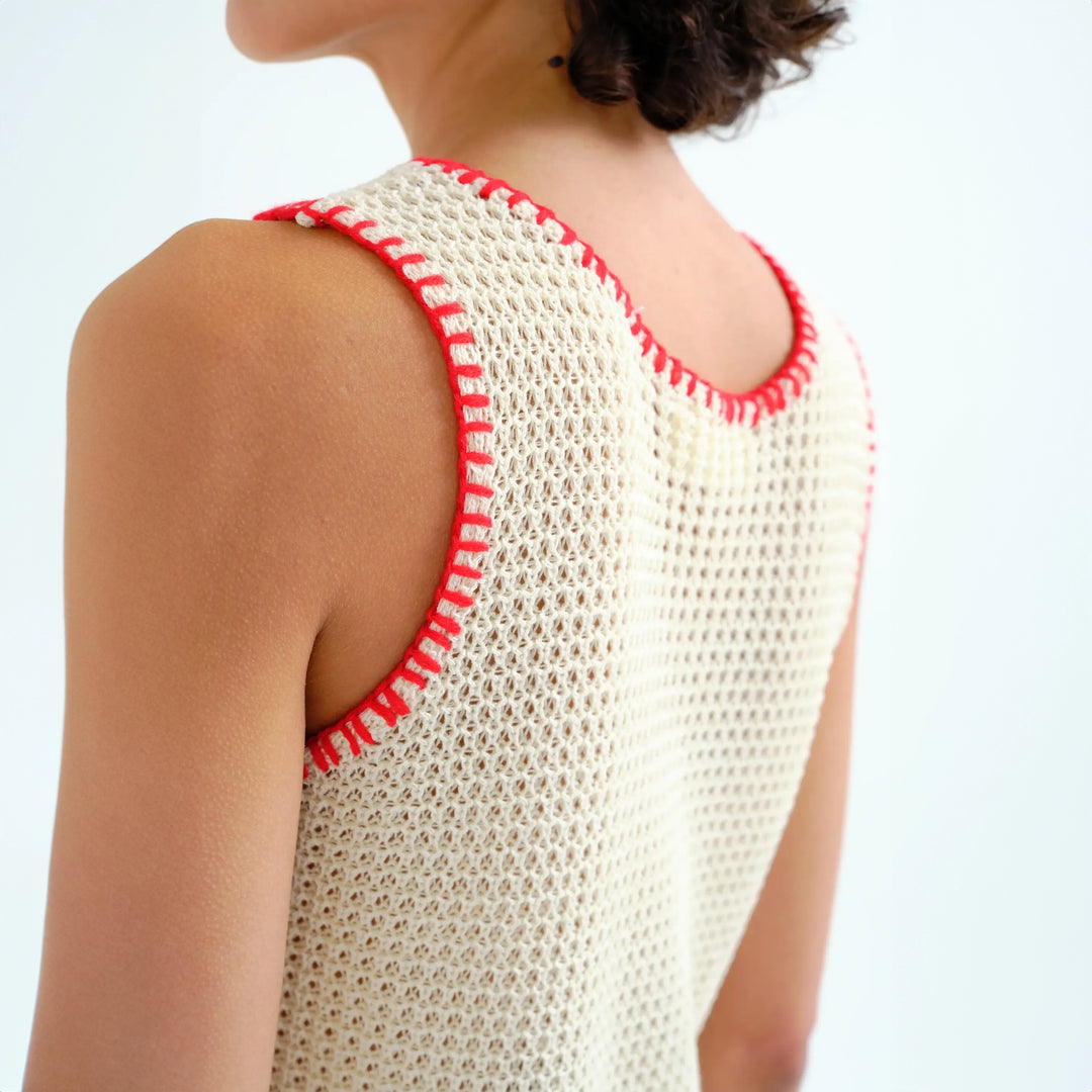 TOP - Compañía Fantástica, Punto Calado Blanco Roto Con Detalles Bordados En Rojo