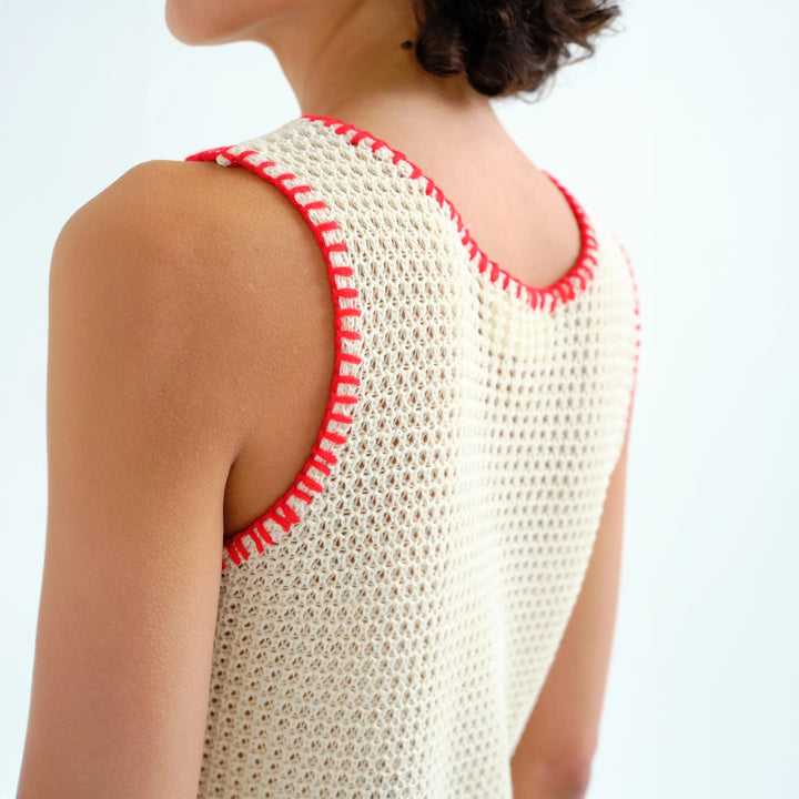TOP - Compañía Fantástica, Punto Calado Blanco Roto Con Detalles Bordados En Rojo