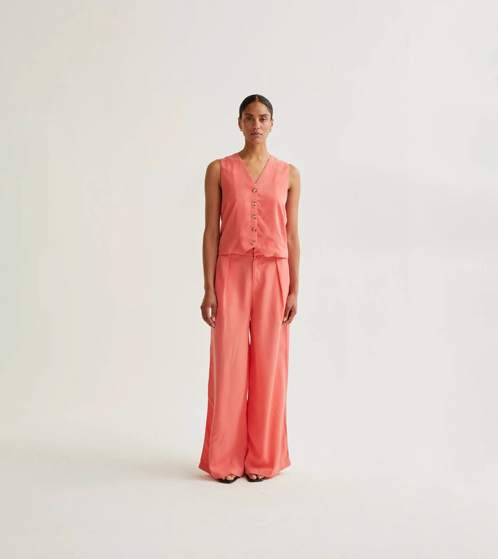 CHALECO - Wild Pony, Escote Pico Coral