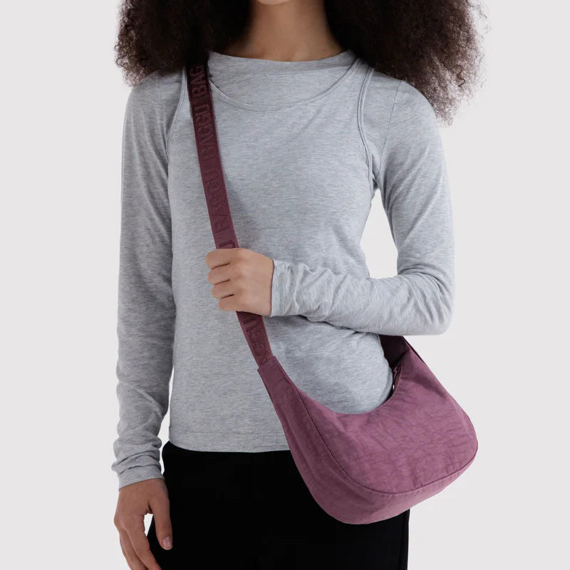 BOLSO - Baggu, Wild Plum Small Nylon Crescent Bag
