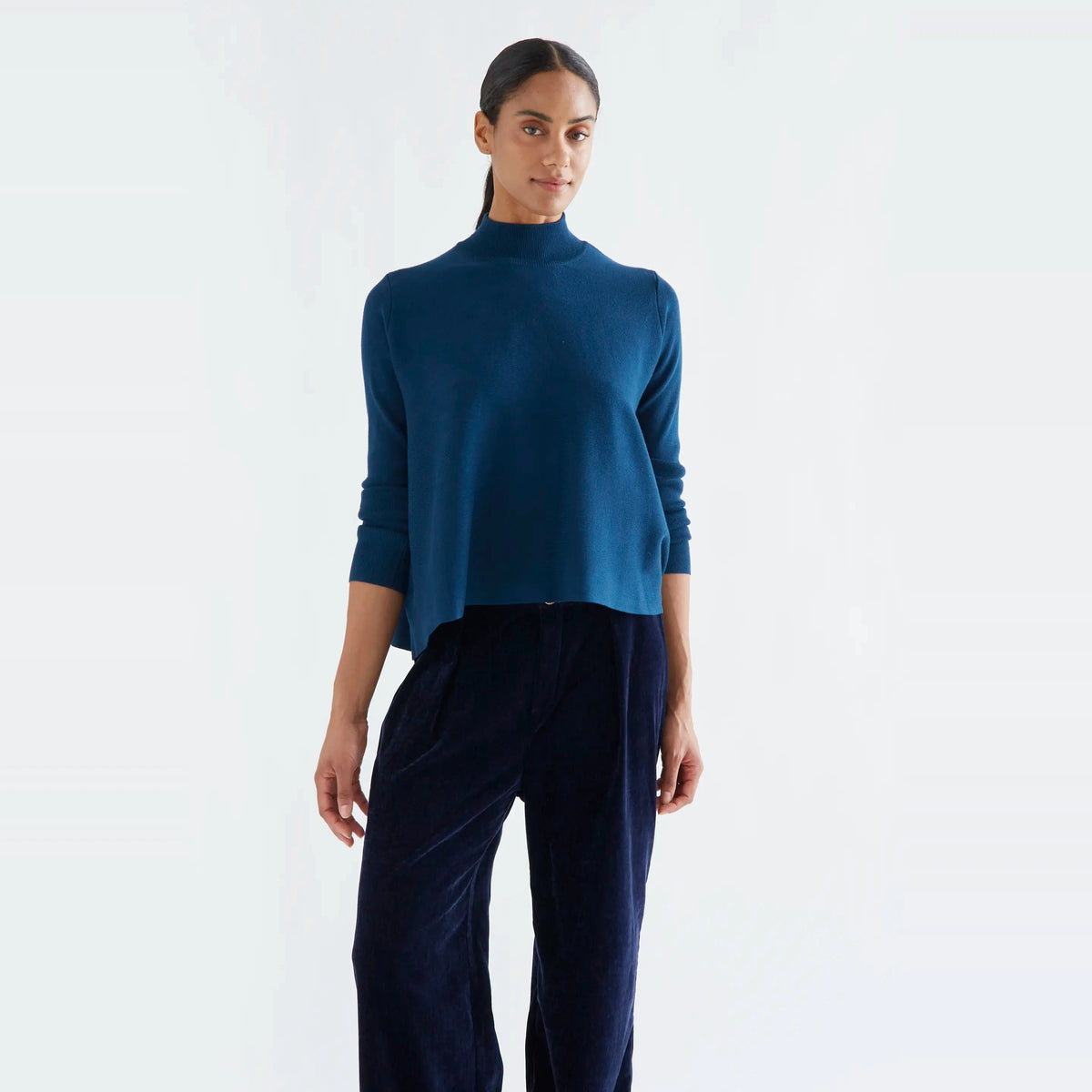 Jersey cuello alto básico azul de Compañía Fantástica para mujer – foto 1